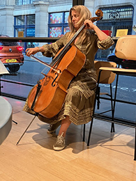 photo of Clea Friend by Leslie Hills